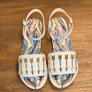 Taylor Says Talulah Arrow and Feather Sandals